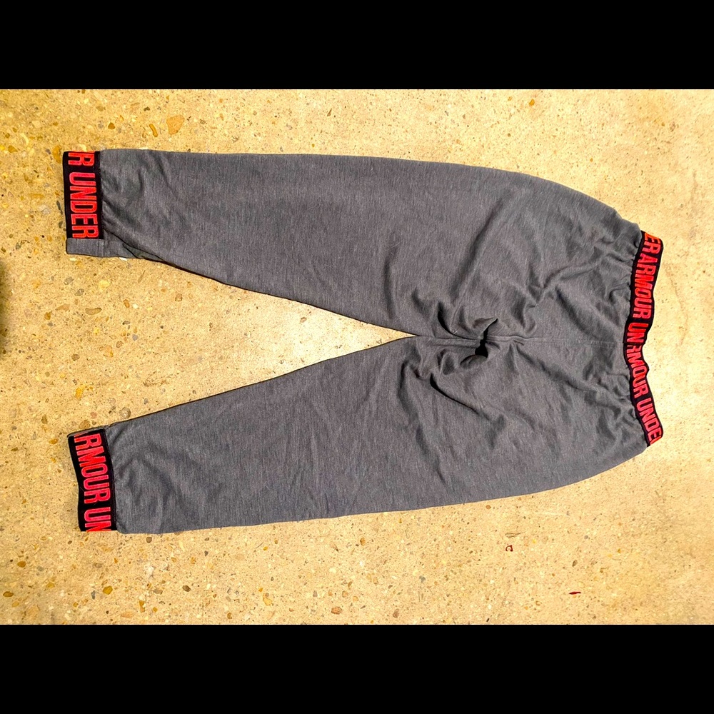 Underarmour XS think jogger style leggings